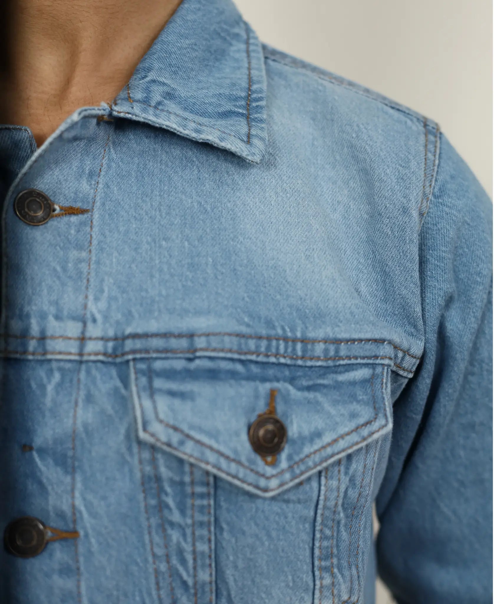 Men's Classic Ice Blue Denim Jacket -  Stylish & Warm, Perfect for Winter